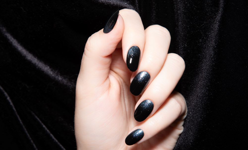 Black Glitter Nails:These Halloween Nails Are Spooky-Chic -   Fashion Blog