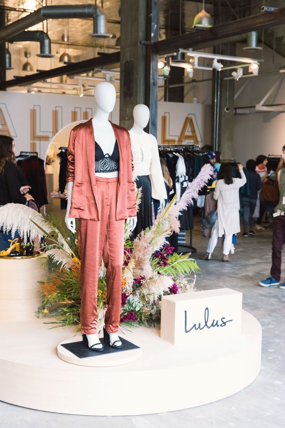 Go Behind-the-Scenes at the Lulus Pop Up Shop in L.A.! - Lulus.com Fashion  Blog