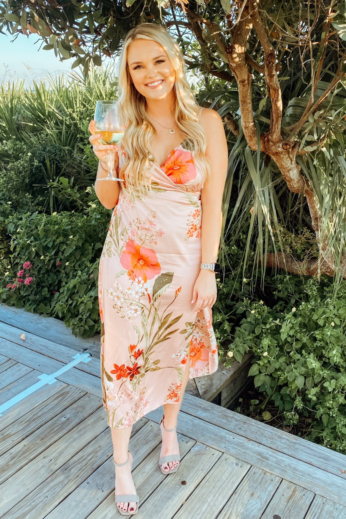 Dresses For Beach Weddings: The Complete Guest Guide - Lulus.com Fashion  Blog