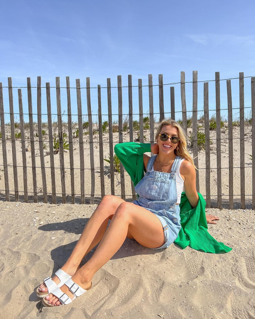 What To Wear To The Beach: Cute Outfits To Copy 2023 - Lulus.com Fashion  Blog