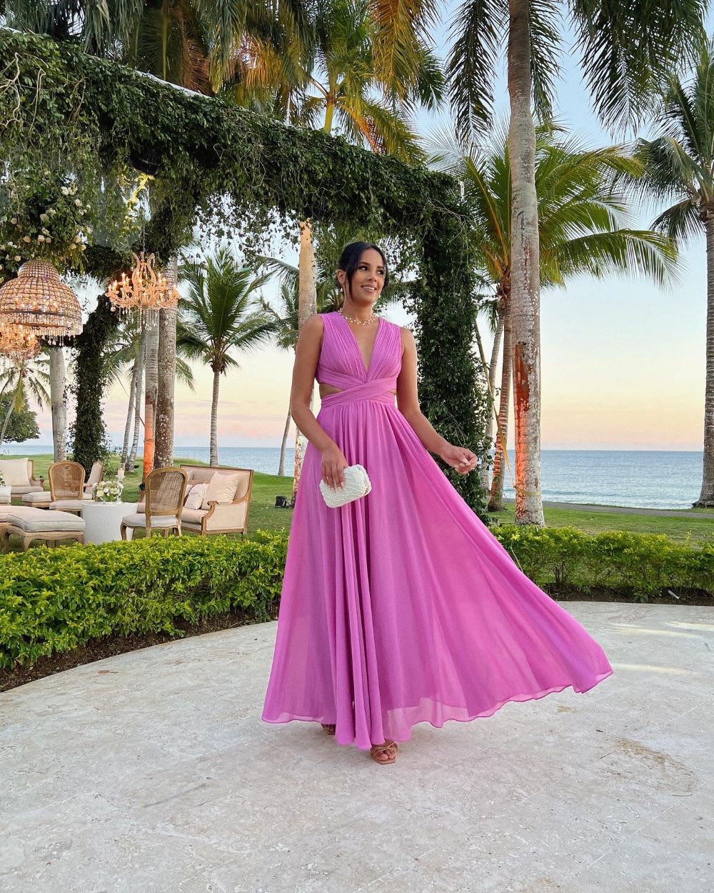 What to Wear to a Beach Wedding: Your 2024 Attire Guide - Lulus.com Fashion  Blog