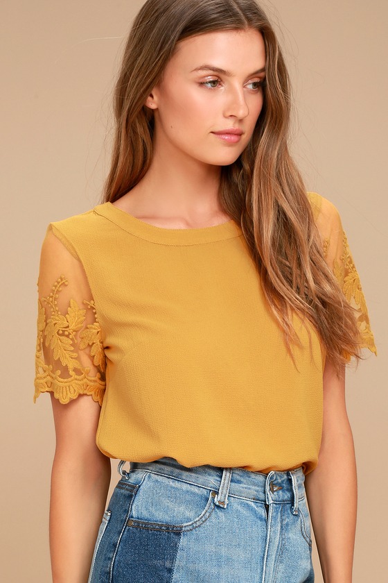 lisa yellow shirt