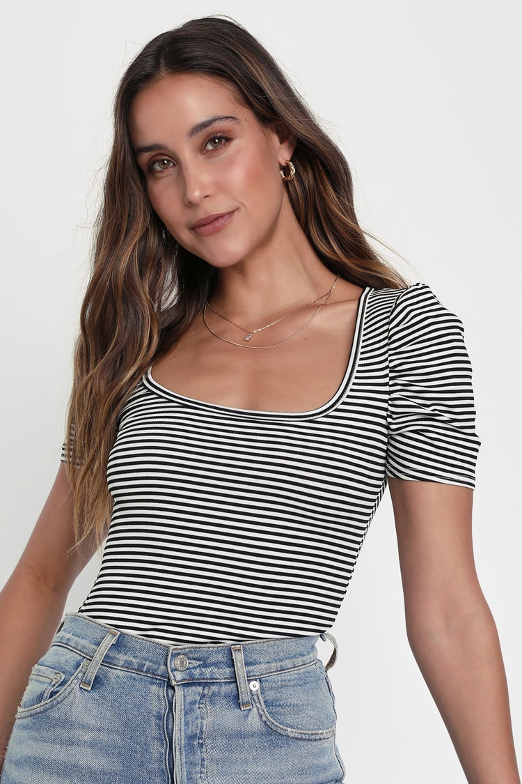 Chic Arrival Black and White Striped Short Sleeve Top