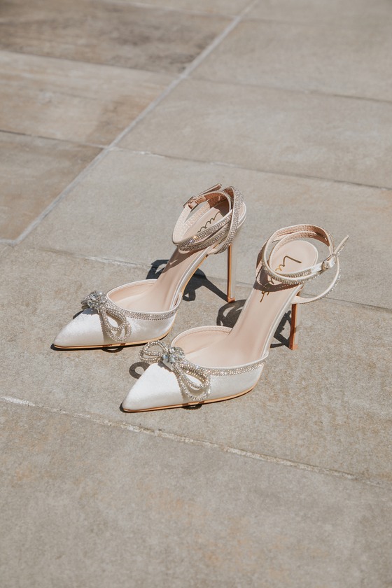 Satin shop ivory pumps