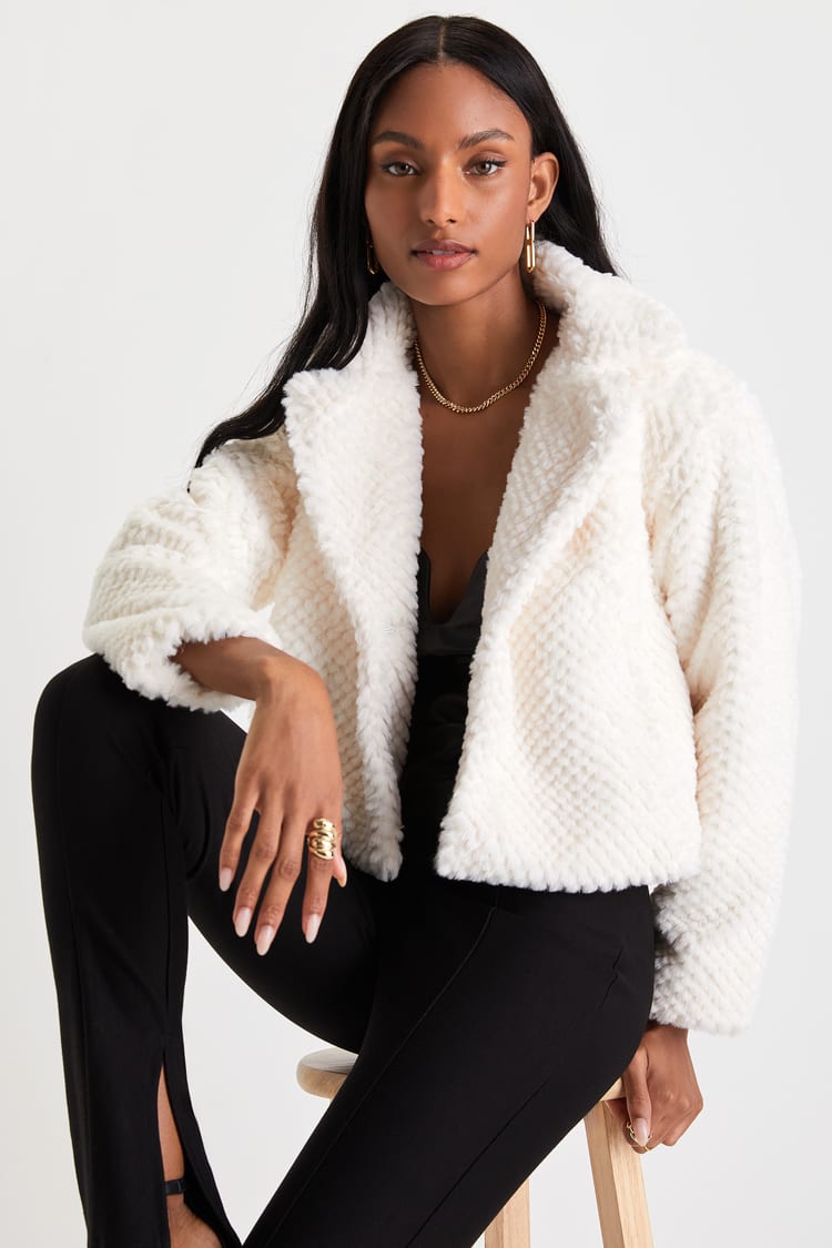 Stylish Faux Fur Jacket for a Trendy Look