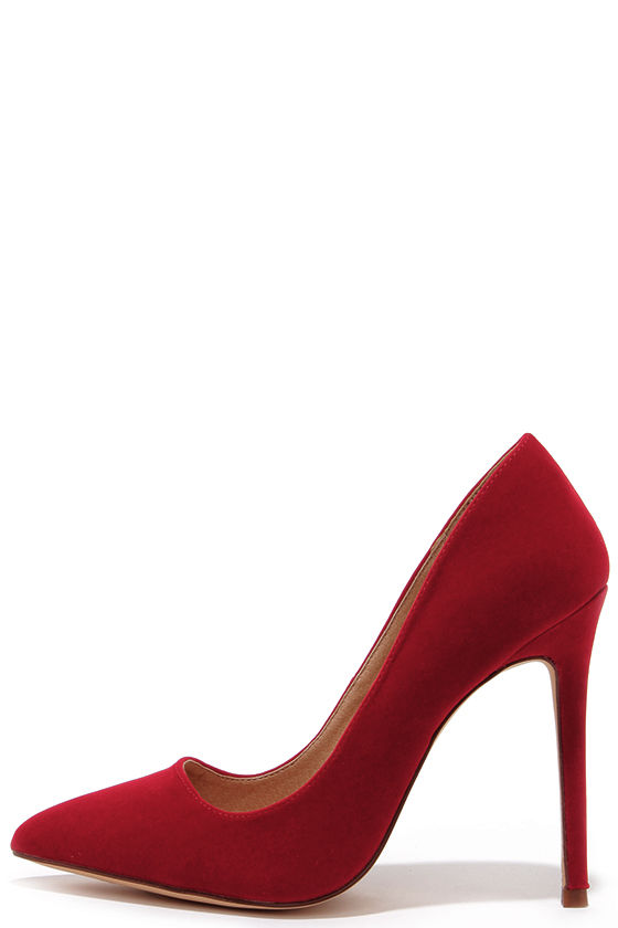 red pointed pumps