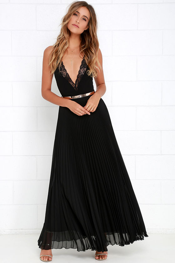 black pleated maxi skirt outfit