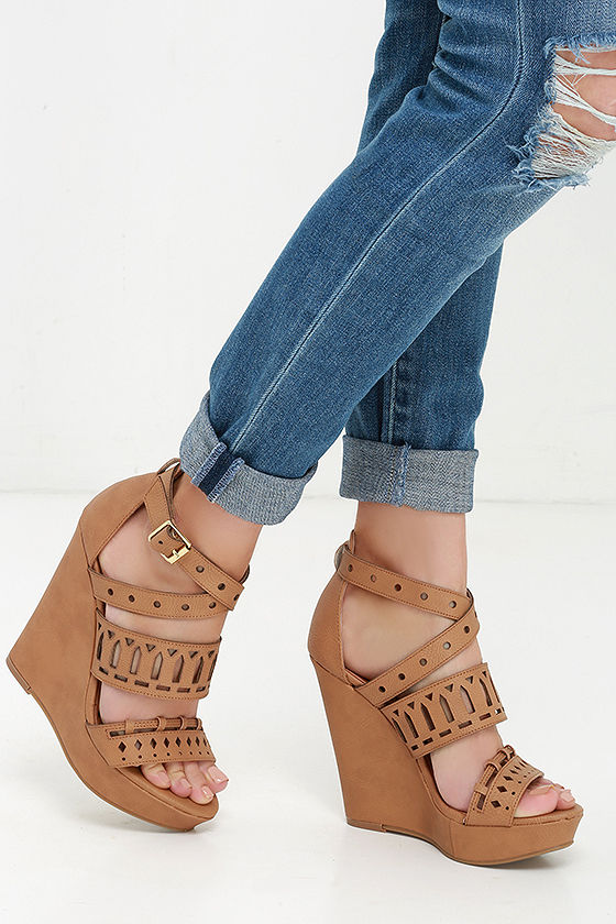 camel color wedges