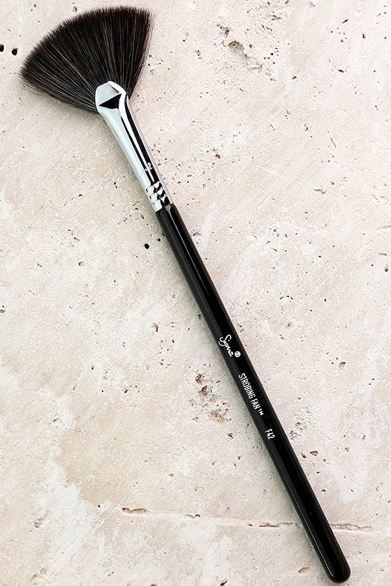 Sigma F42 Strobing Fan Brush - Highlighter Brush - $18.00 - Lulus