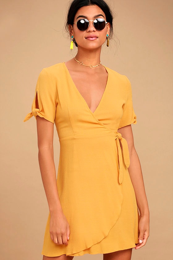 yellow short sleeve dress