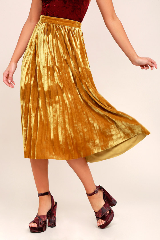 Gold velvet 2025 pleated midi skirt