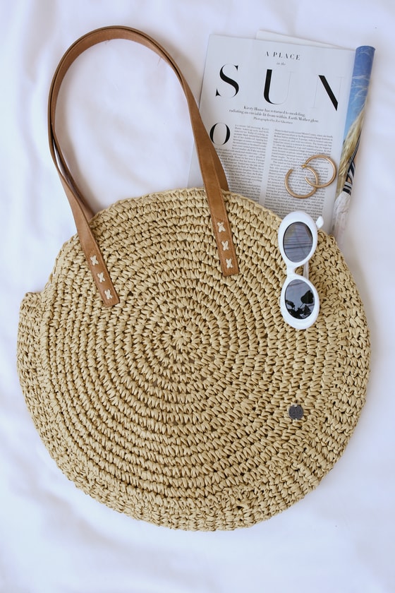 round straw tote