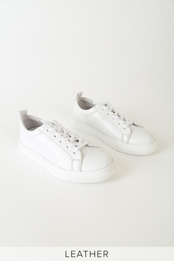 all white leather tennis shoes