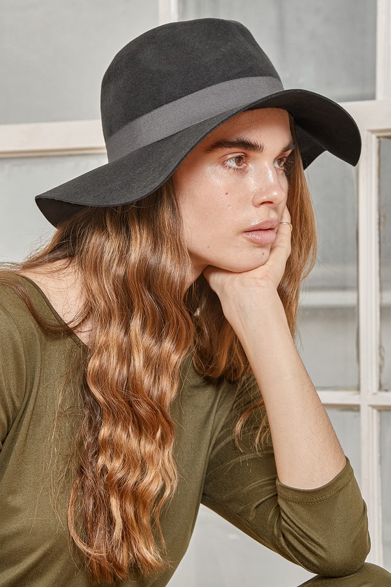 Grey felt store floppy hat