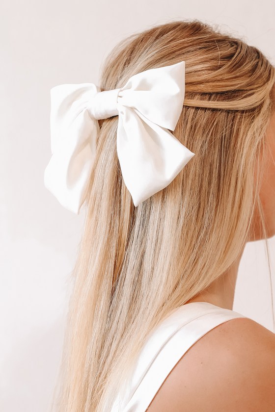 What do you call this bow tie ribbon tied to hair for decoration? :  r/EnglishLearning