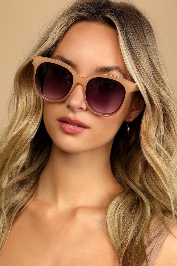 Oversized sunglasses Louis Vuitton Beige in Other - 31186381