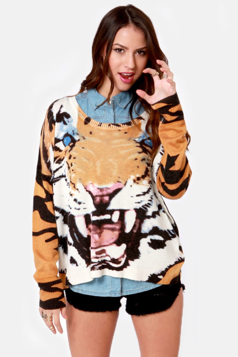 WornOnTV: Skylar's pink tiger graphic sweatshirt and tassel side