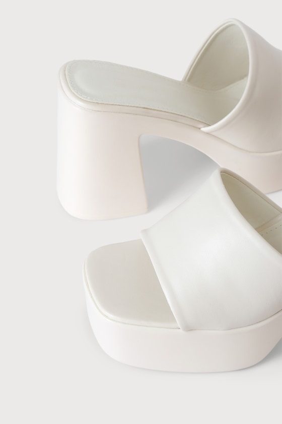 Cream Color Ladies Party Wear Platform Sandal at Rs 350/pair in New Delhi |  ID: 26461396291