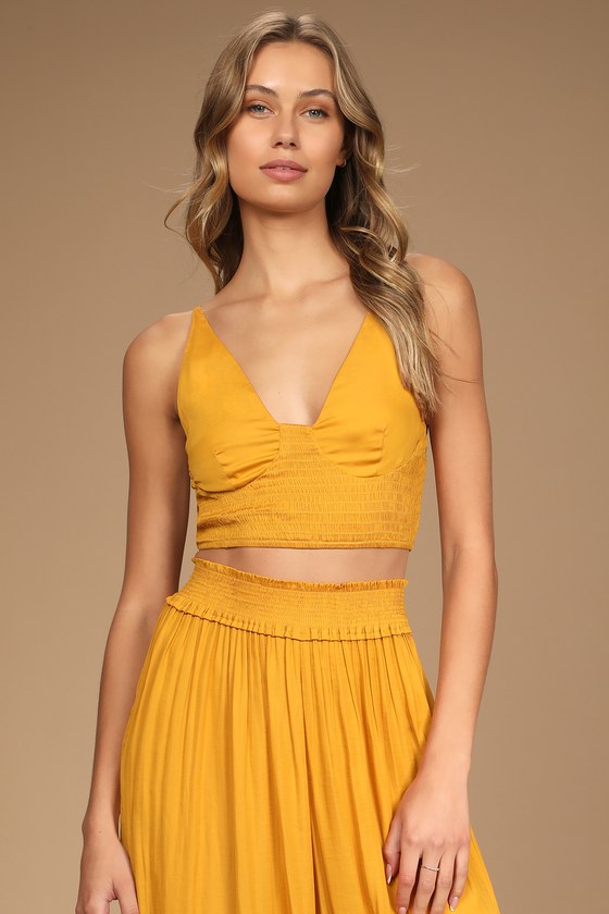 Mustard yellow on sale crop top outfit