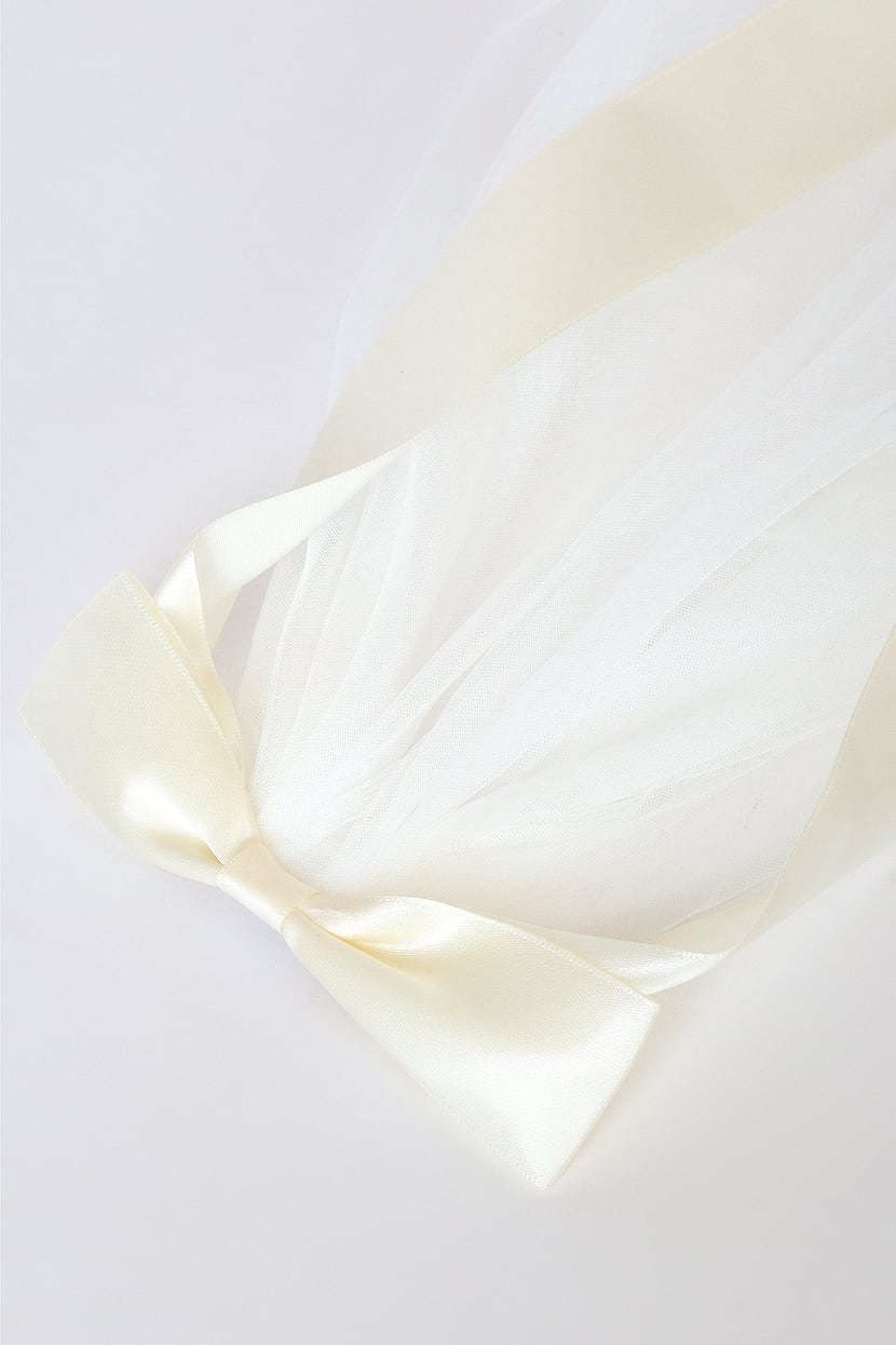 Aisle Style Ivory Satin Bow Hair Clip Mini Veil