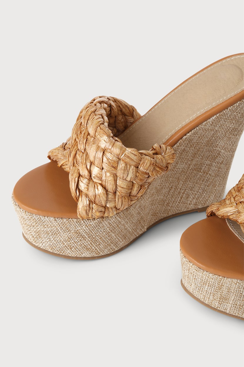 Raffia totes & Dad sandals = Summer 2020 style 💫 📸@filippahagg
