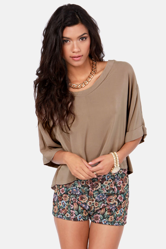 brown short sleeve blouse